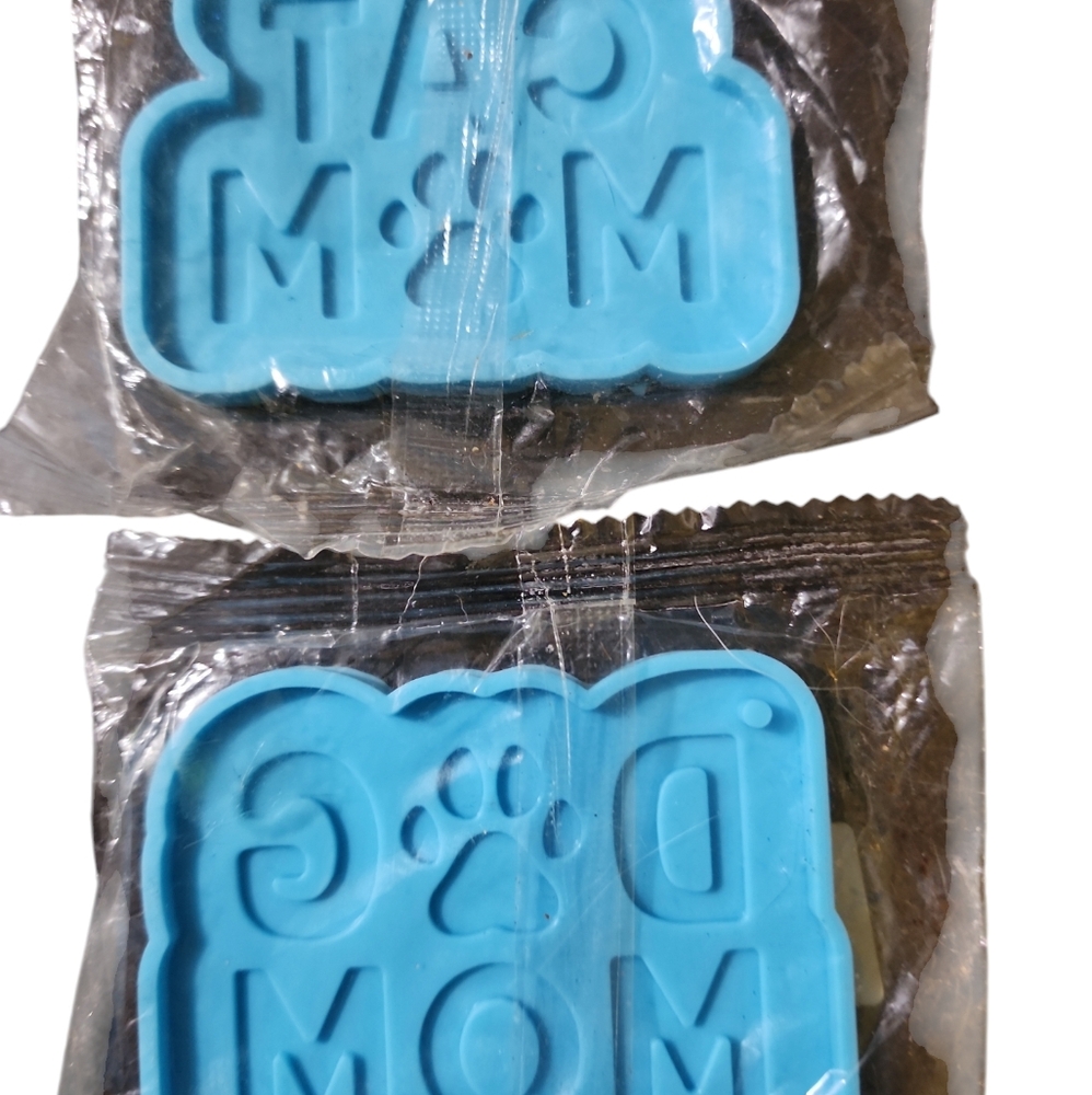 BRAND NEW Silicone Molds Cat Mom and Dog Mom